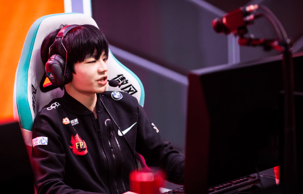 ac米兰-JDG绝杀G2，Tian完成帽子戏法