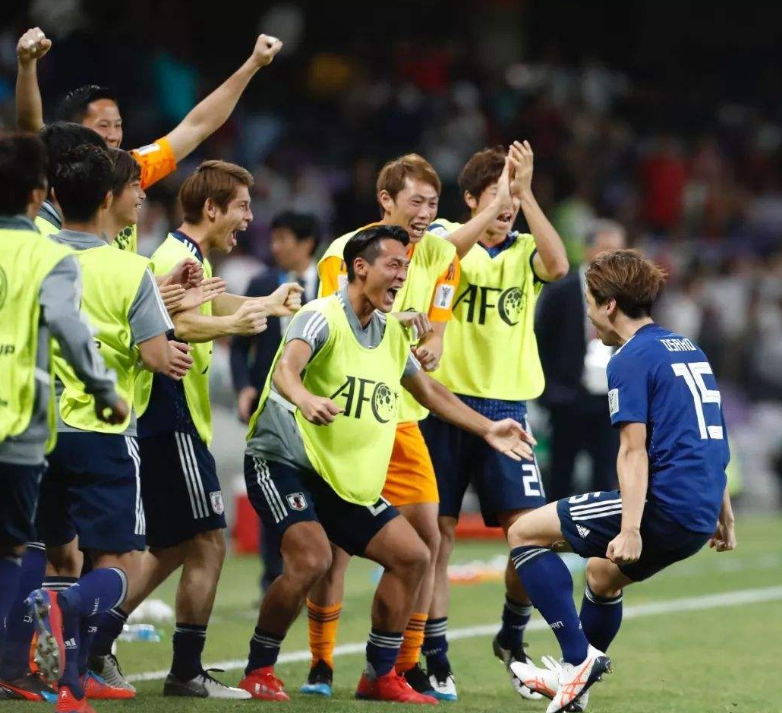 关于日本羽毛球队绝地反击丹麦羽毛球队，陶菲克统治全场的信息