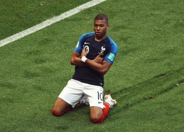 韩国羽毛球队碾压法国羽毛球队，陶菲克三分雨点燃全场