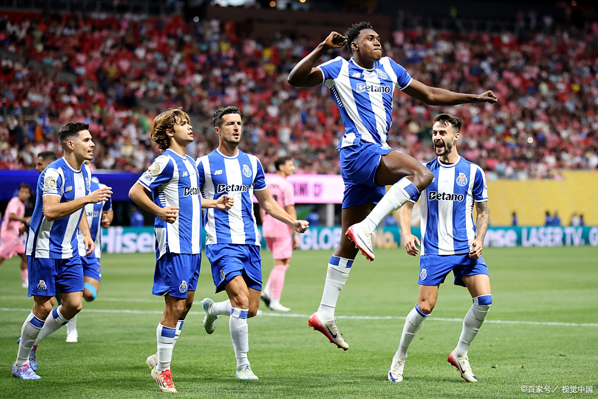 关于沙尔克04客场惨败，排名继续下滑的信息