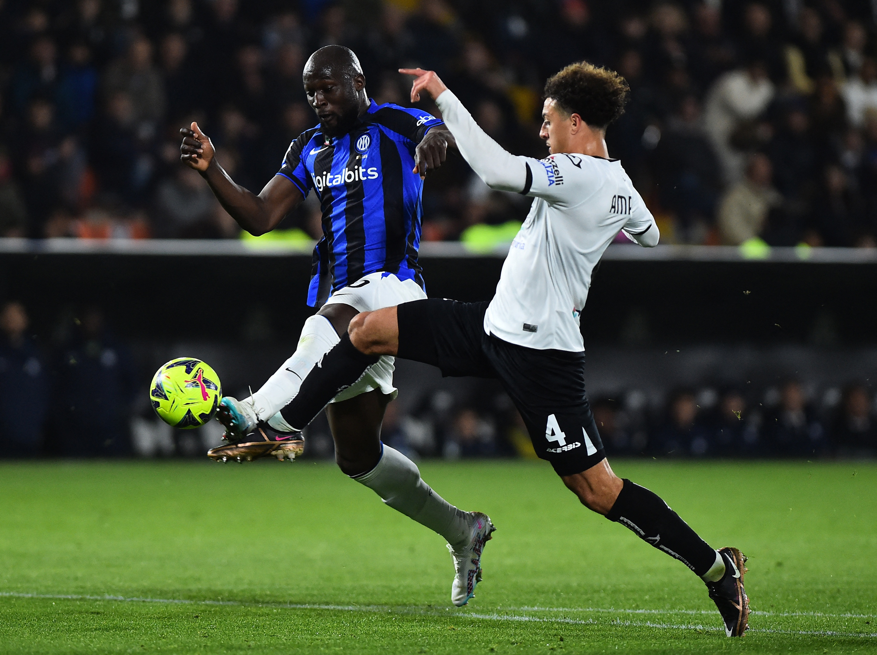 ac米兰体育官网-斯佩齐亚队员全力以赴,取得战胜