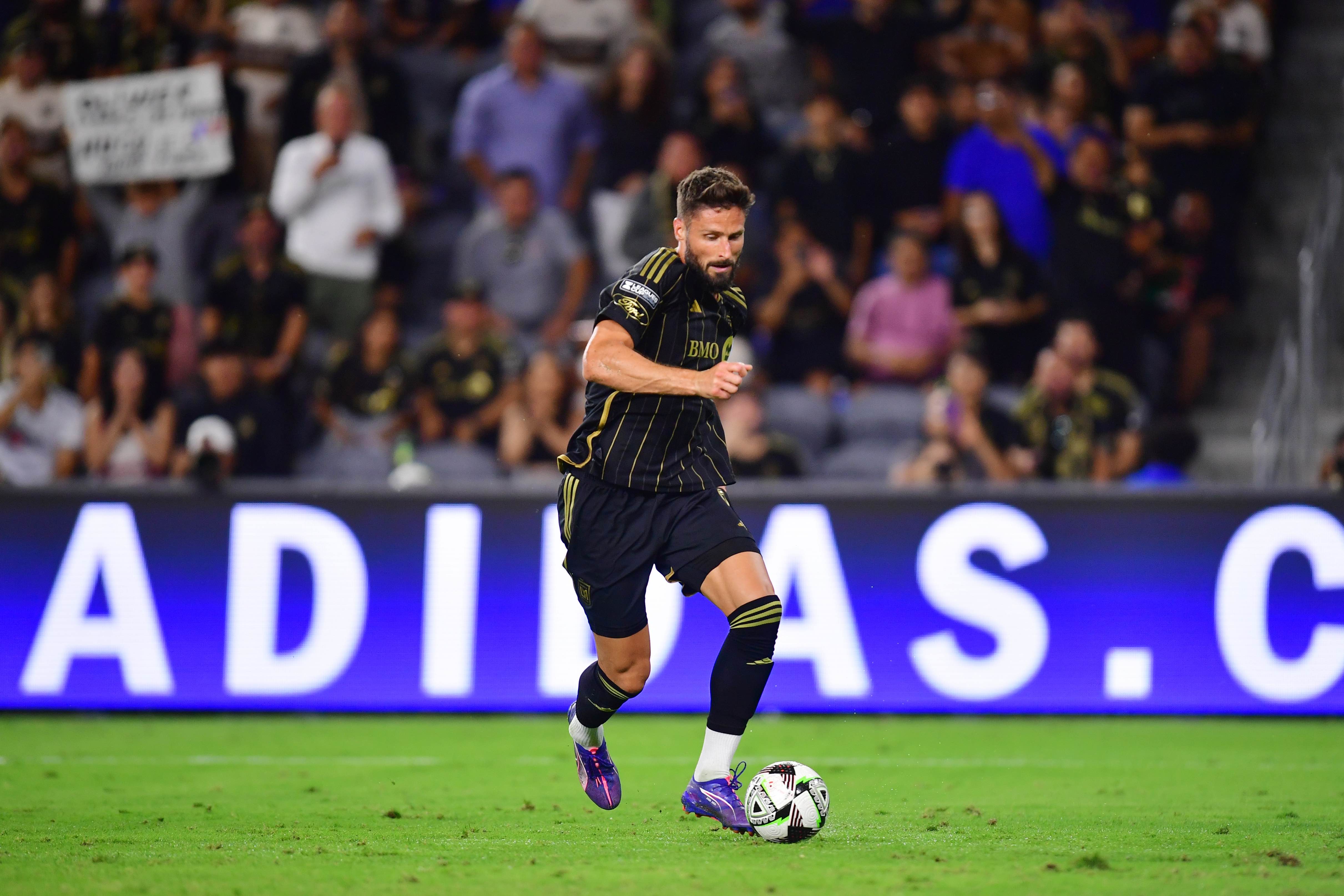 包含切尔西主场胜出，稳固积分榜前列位置的词条