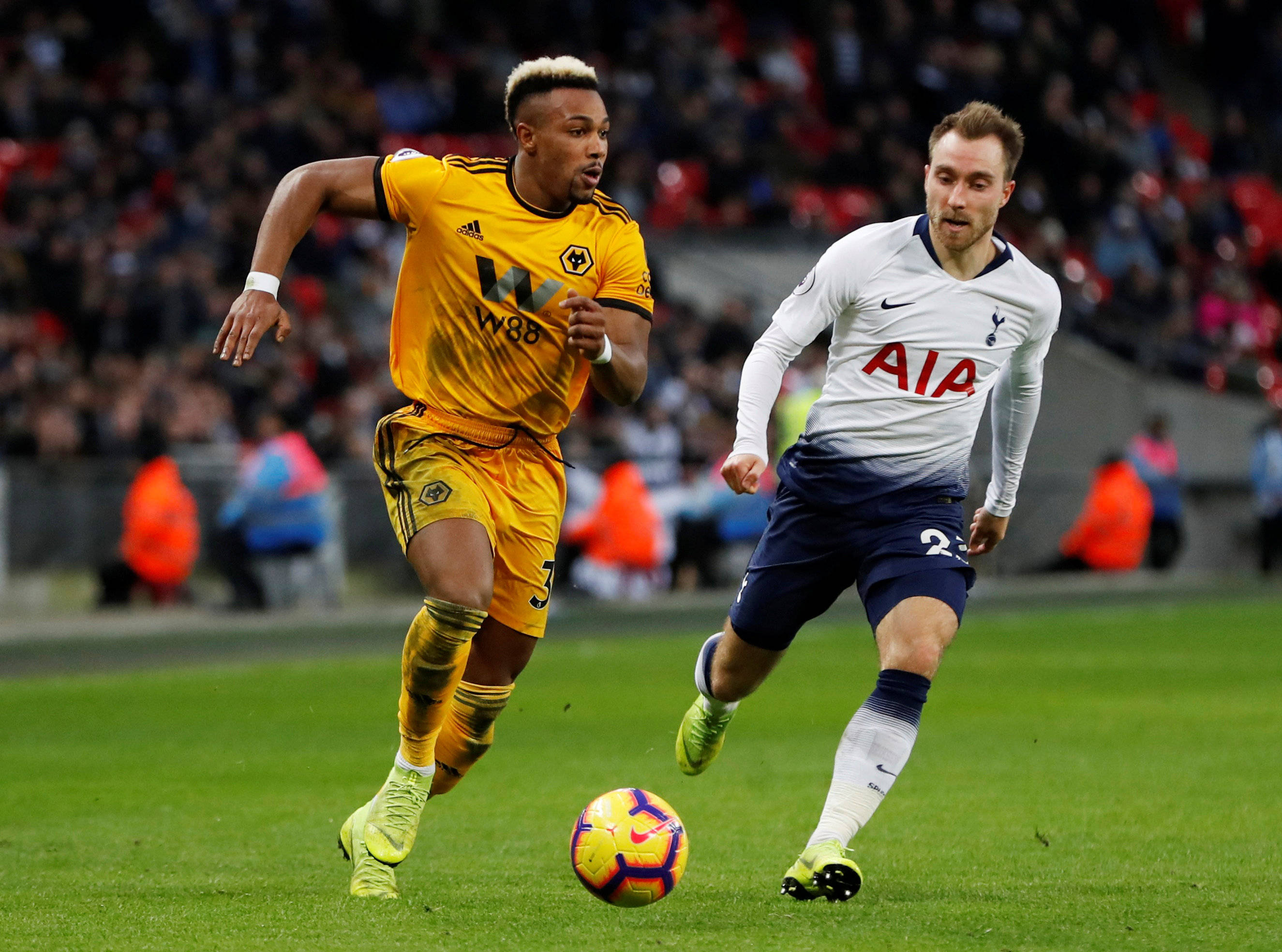 米兰体育app入口-狼堡球员展现团结努力精神，取得连胜的简单介绍