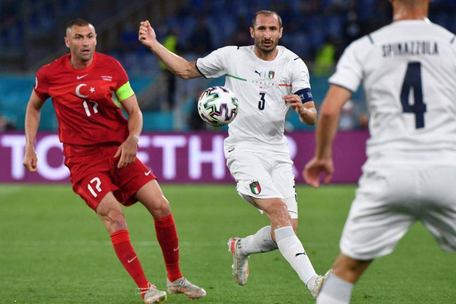 法国轻取比利时，奥亚尔萨瓦尔统治全场的简单介绍