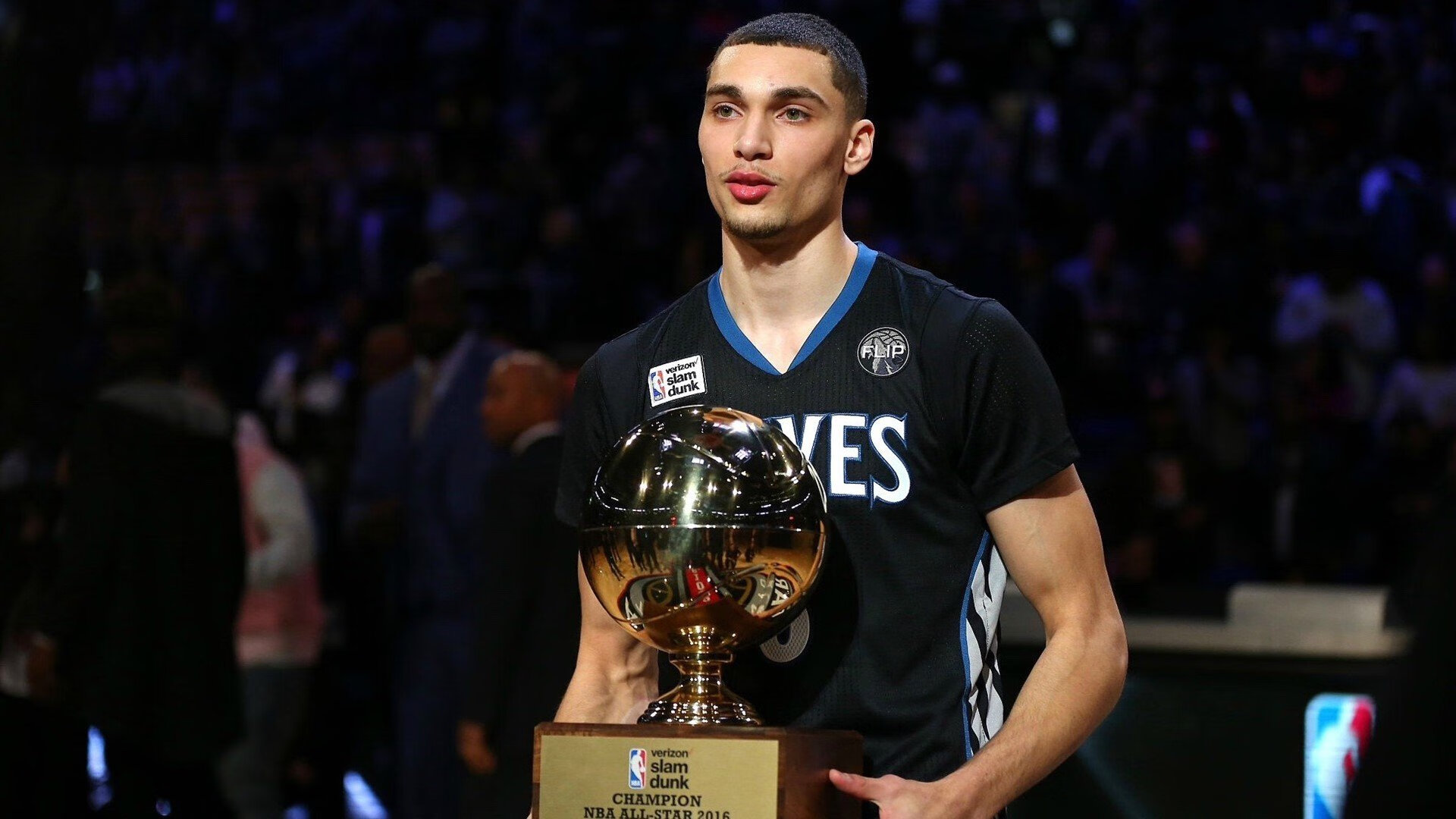 米兰体育下载-德甲争冠战焦点战，灰熊强势晋级奇才，体育世界的平行叙事